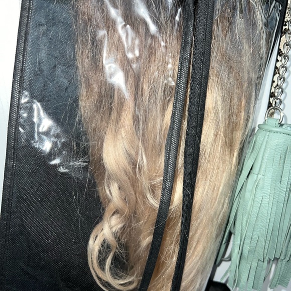 Hair extensions - Picture 4 of 5